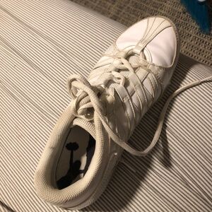 nike cheer shoes size 7